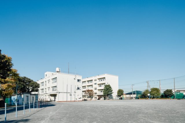 小学校のマスコットキャラクターを生みだそう――子どもたちが主体のクリエイター授業