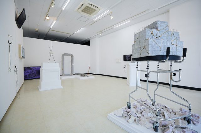 修復のモニュメント